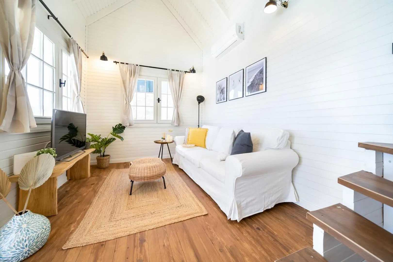 The Box House & Charming Private Tiny House & Pool Villa Gocek