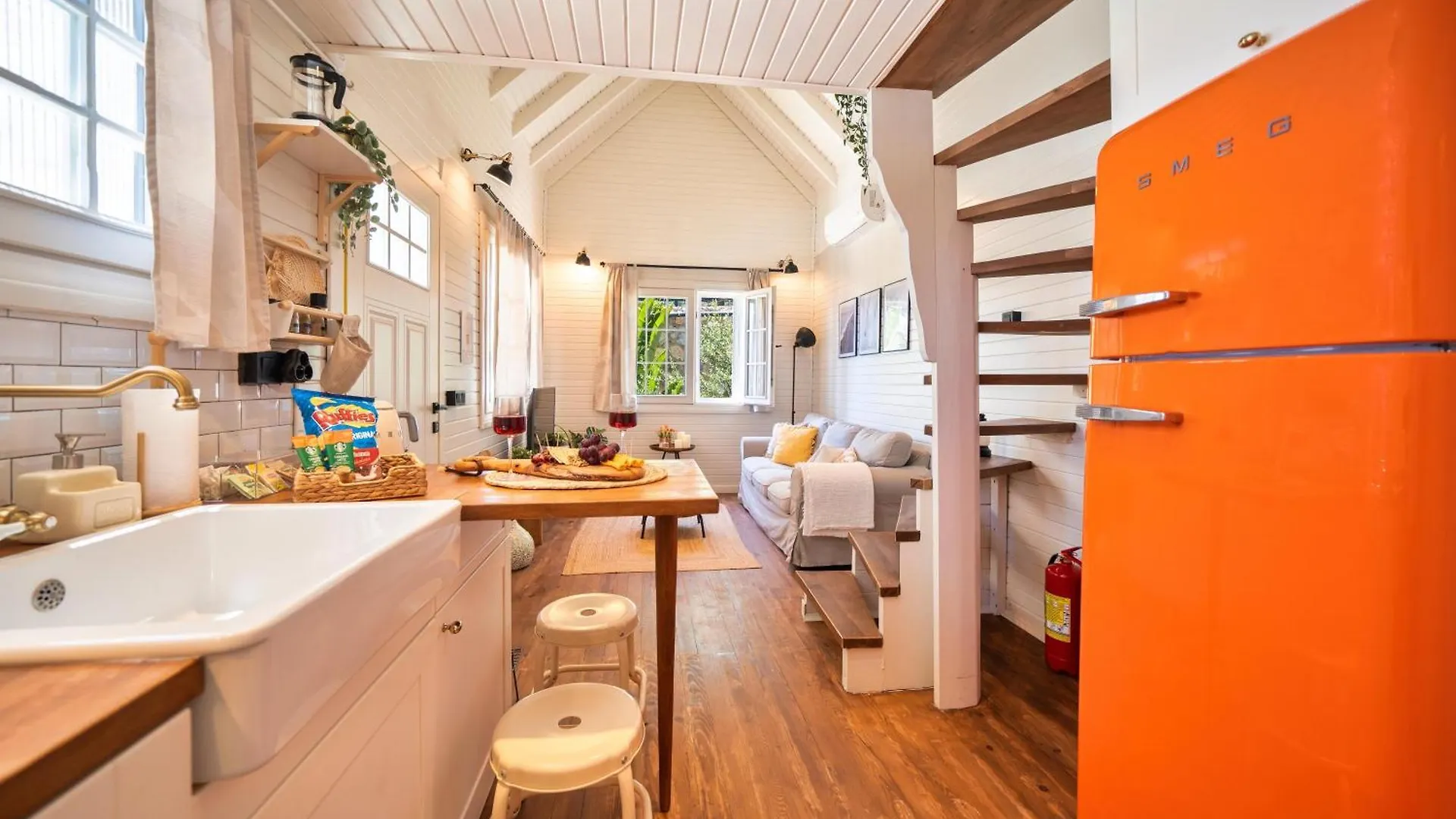 The Box House & Charming Private Tiny House & Pool Villa Gocek